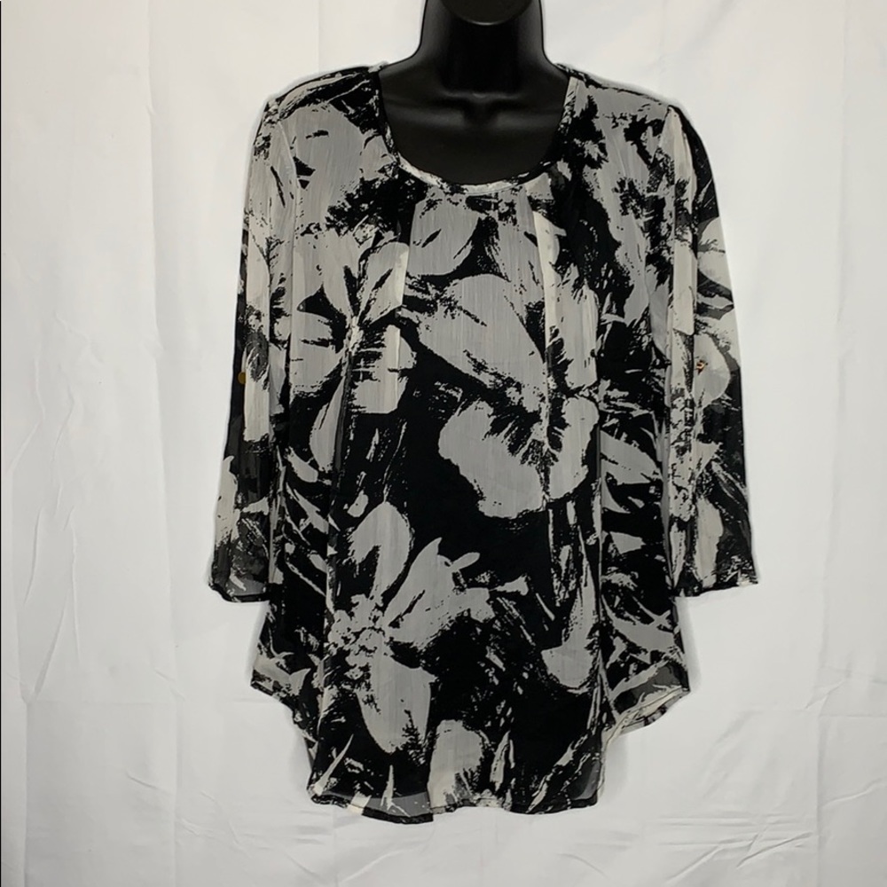 Frazzle floral print 3/4 length roll tab sleeve